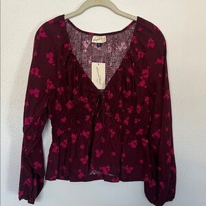 NWT Universal Thread Burgundy Blouse with Pink Floral Pattern Crop Sz M